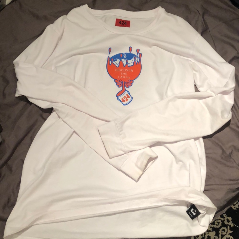 424 Discover The Earth 🌍 White Longsleeve